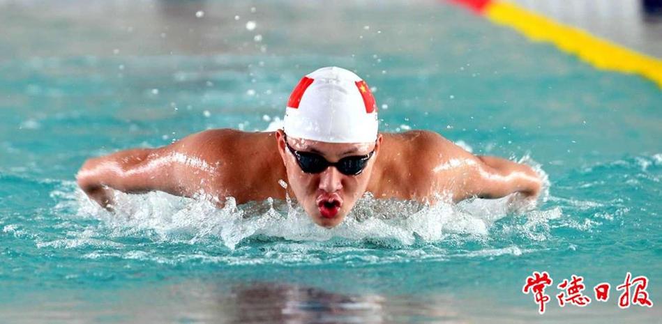 在这个足球 在这个足球