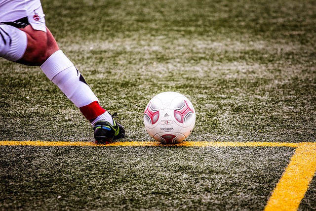 欧冠8强出炉4席：拜仁将战国米！巴黎逆转利物浦！巴萨在列.