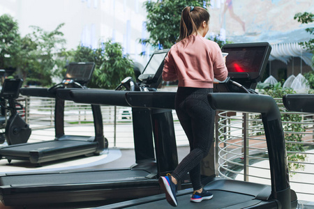 一场充满活 一场充满活